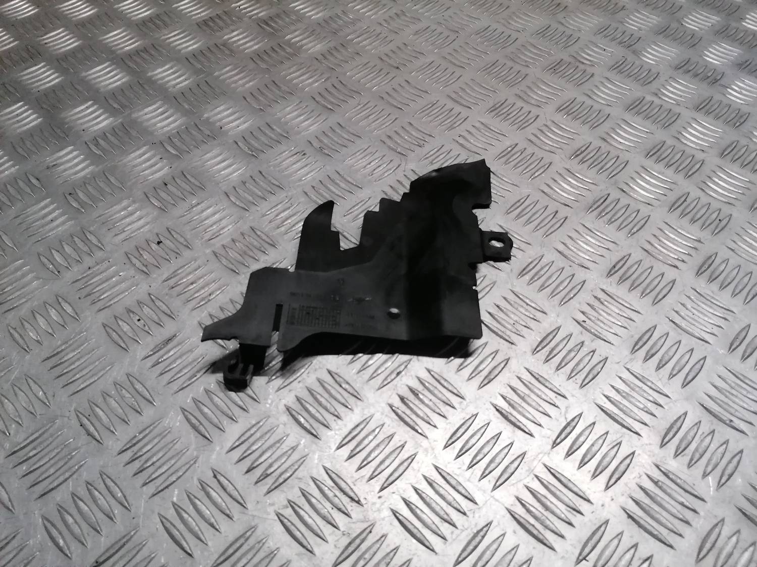 Ieplūdes gaisa deflektors, pa labi priekš PEUGEOT 607 2010 1 Ieplūdes gaisa deflektors, pa labi priekš PEUGEOT 607 2010