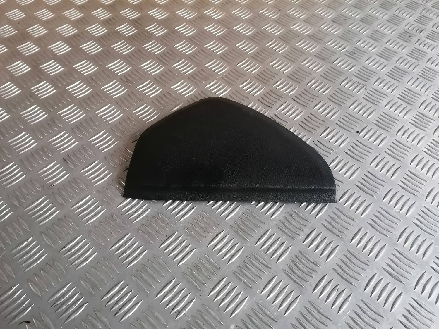 Mērinstrumentu paneļa sānu apdare priekš PEUGEOT 607 2010