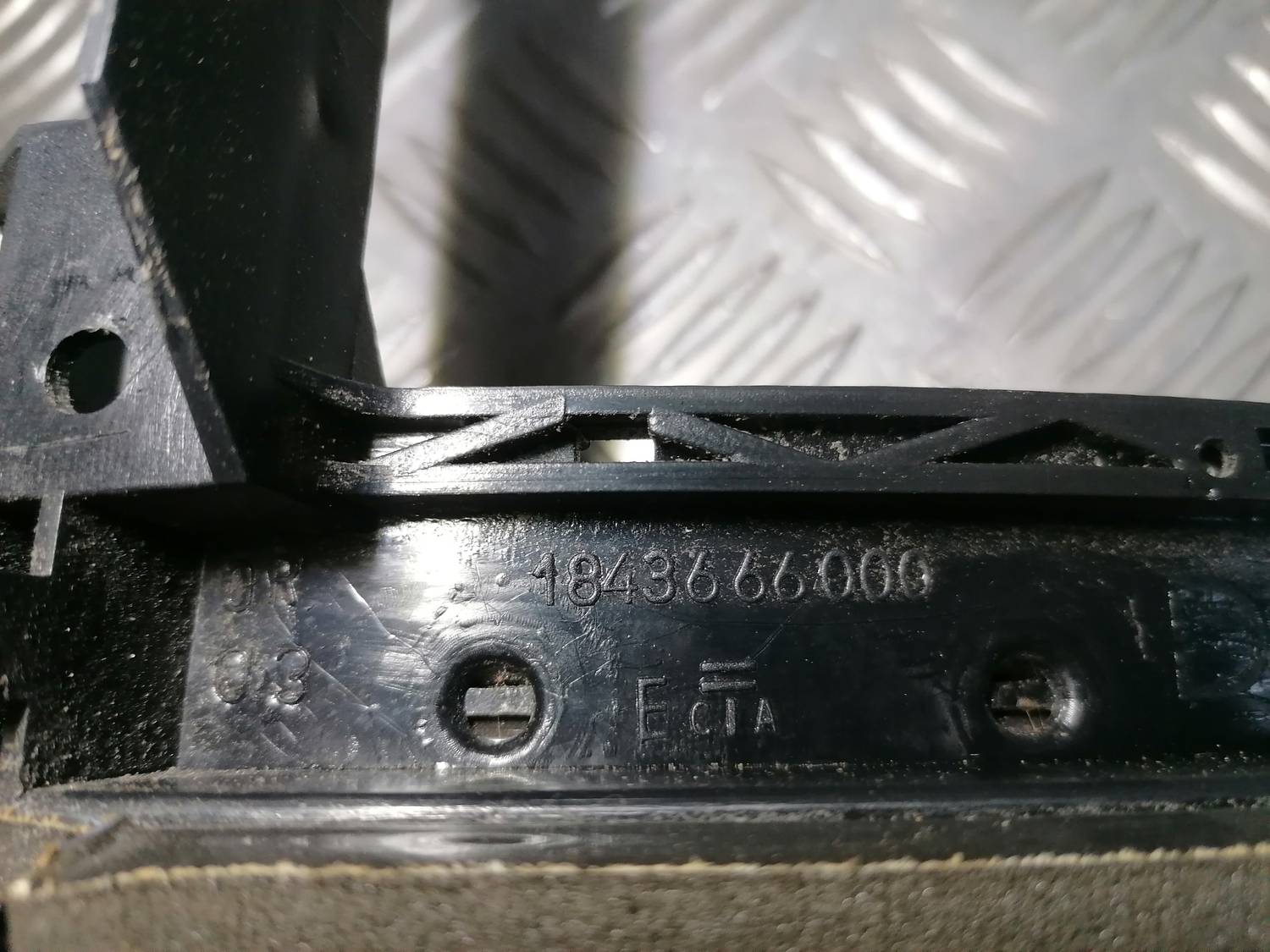 Centrālās konsoles iekšējā plastmasa priekš PEUGEOT 607 2010