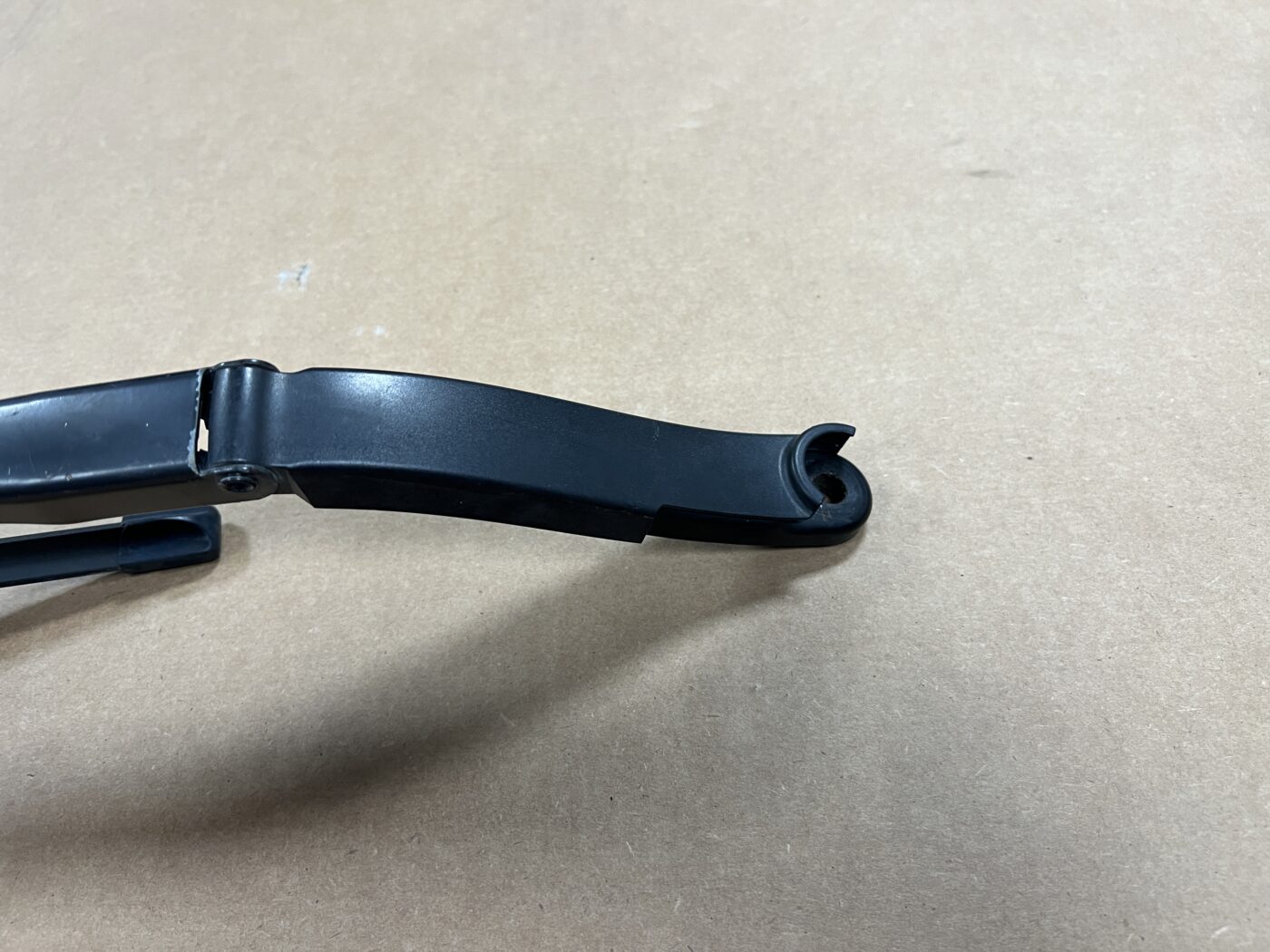 Vējstikla slotiņa priekš MERCEDES BENZ ML320 2005 BLACK