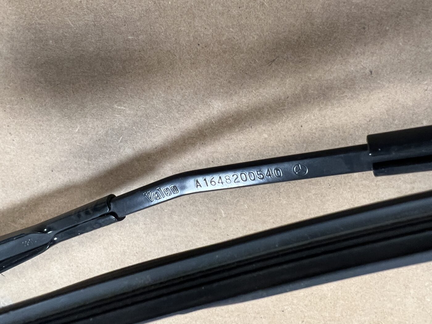 Vējstikla slotiņa priekš MERCEDES BENZ ML320 2005 BLACK