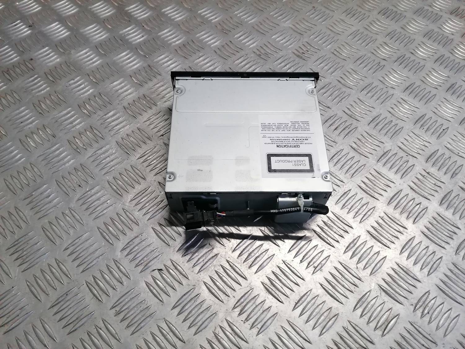 CD/DVD/Navigācijas bloks priekš VW PHAETON 2003 3 CD/DVD/Navigācijas bloks priekš VW PHAETON 2003