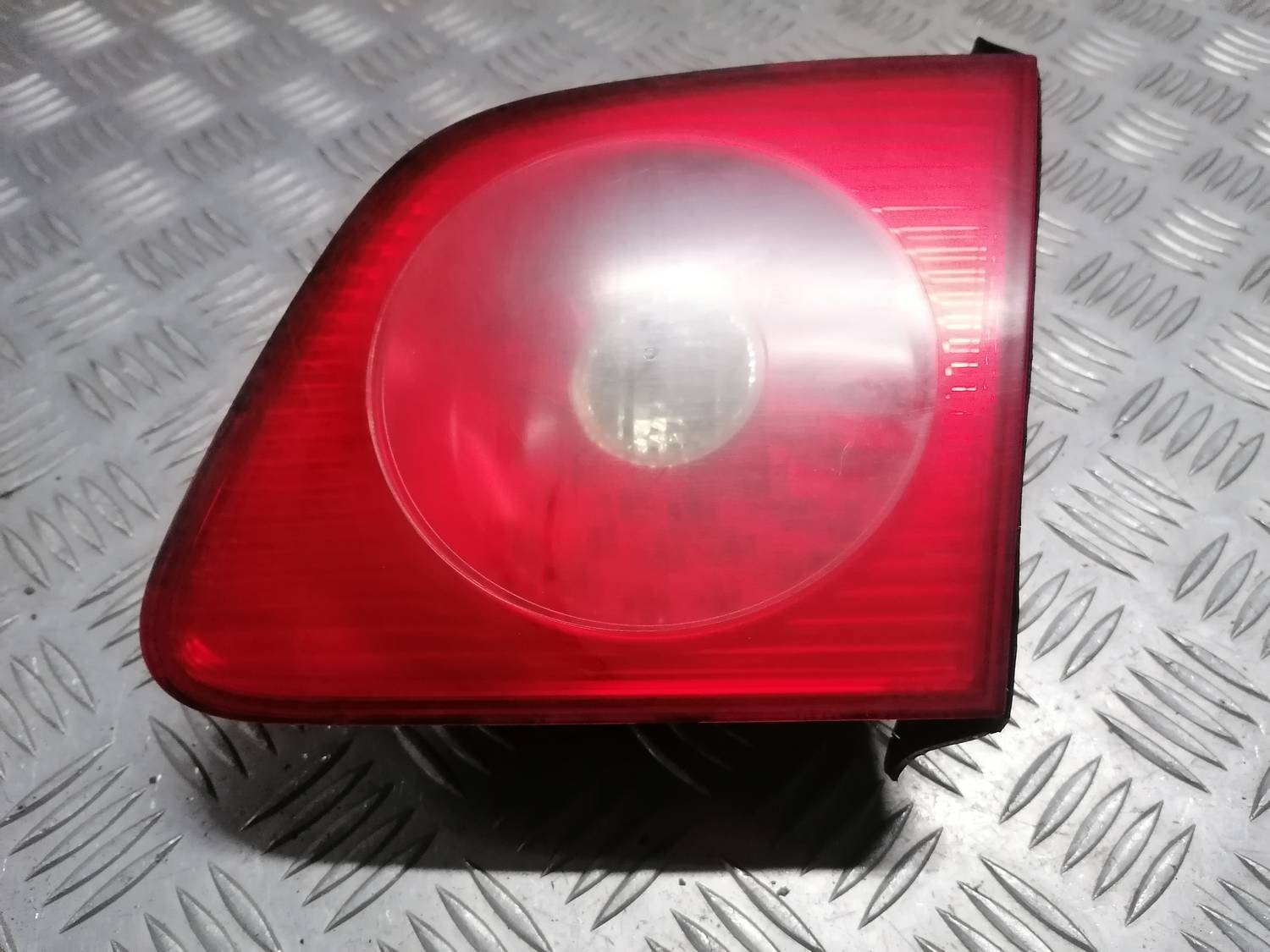 Bagāžnieka vāka labais lukturis priekš VW PHAETON 2003 3 Bagāžnieka vāka labais lukturis priekš VW PHAETON 2003