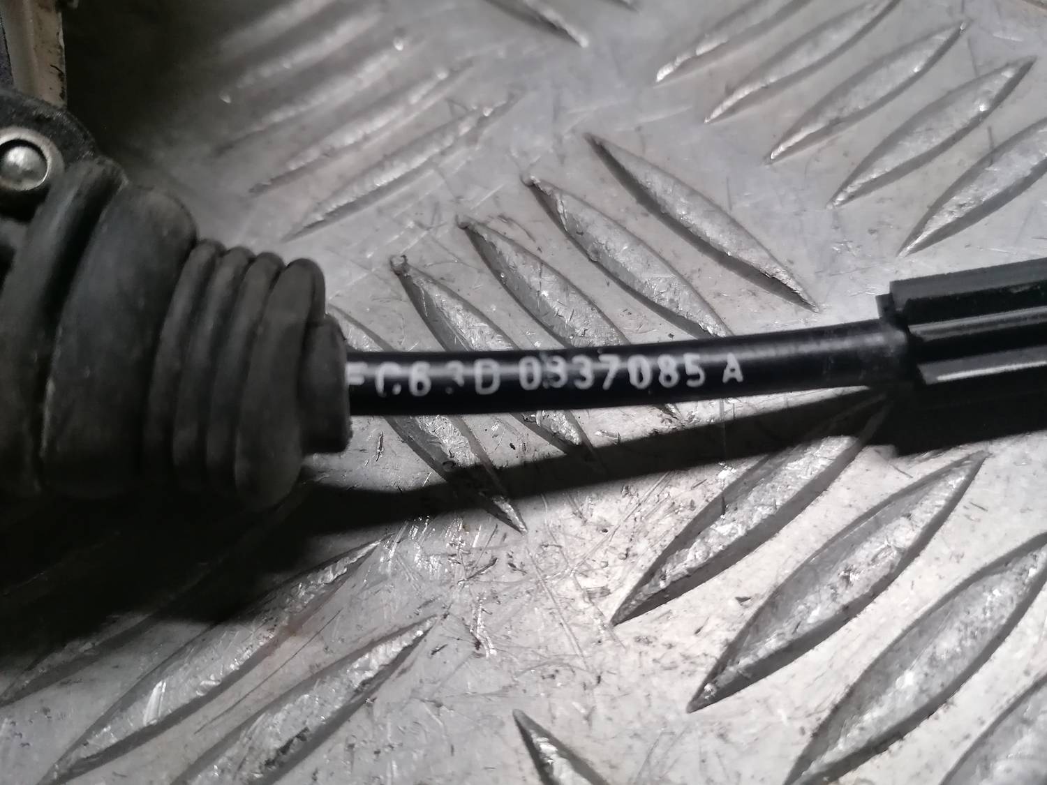 Priekšējo labo durvju slēdzene priekš VW PHAETON 2003 3 Priekšējo labo durvju slēdzene priekš VW PHAETON 2003