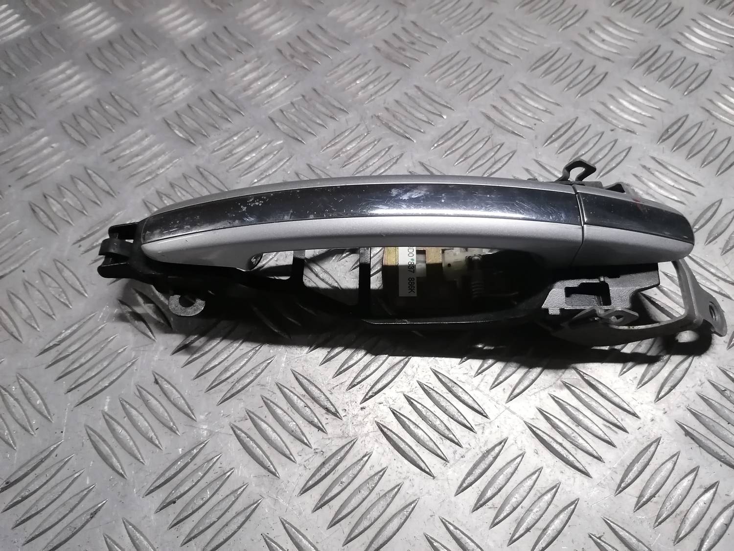 Priekšējāis labais durvju rokturis priekš VW PHAETON 2003 2 Priekšējāis labais durvju rokturis priekš VW PHAETON 2003