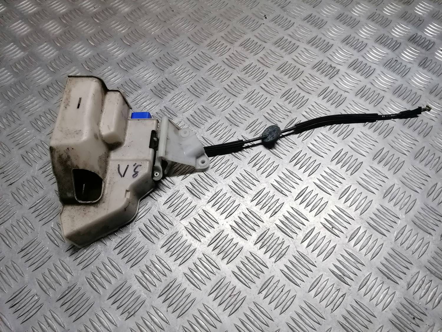 Aizmugurējo kreiso durvju slēdzene priekš VW PHAETON 2003 1 Aizmugurējo kreiso durvju slēdzene priekš VW PHAETON 2003