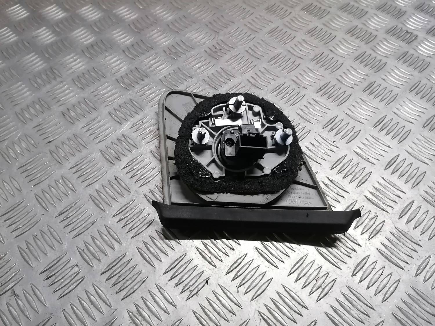 Bagāžnieka vāka kreisais lukturis priekš VW PHAETON 2003