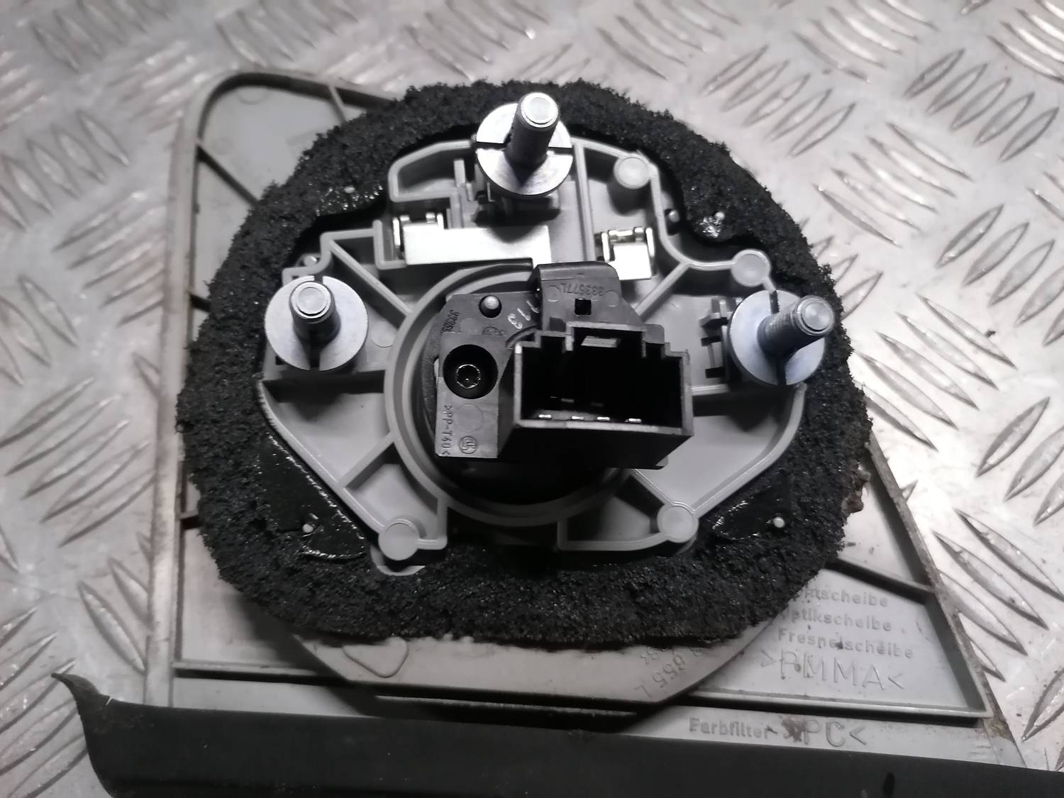 Bagāžnieka vāka kreisais lukturis priekš VW PHAETON 2003