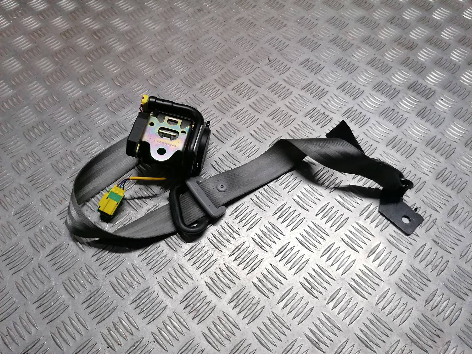 Aizmugurējā labā drošības josta priekš VW PHAETON 2003