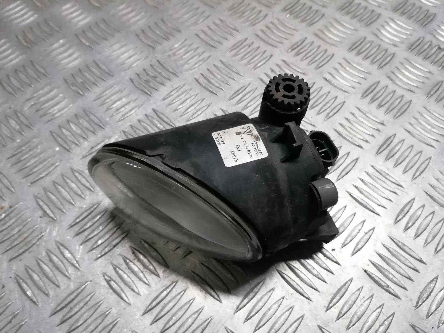 Miglas lukturis priekšā labajā pusē priekš VW PHAETON 2003 3 Miglas lukturis priekšā labajā pusē priekš VW PHAETON 2003