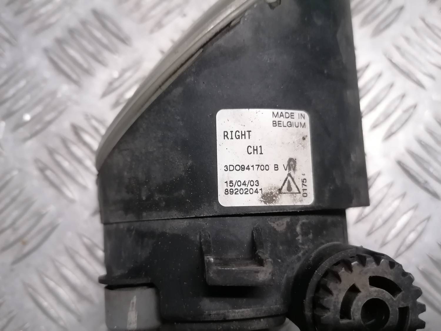 Miglas lukturis priekšā labajā pusē priekš VW PHAETON 2003 6 Miglas lukturis priekšā labajā pusē priekš VW PHAETON 2003