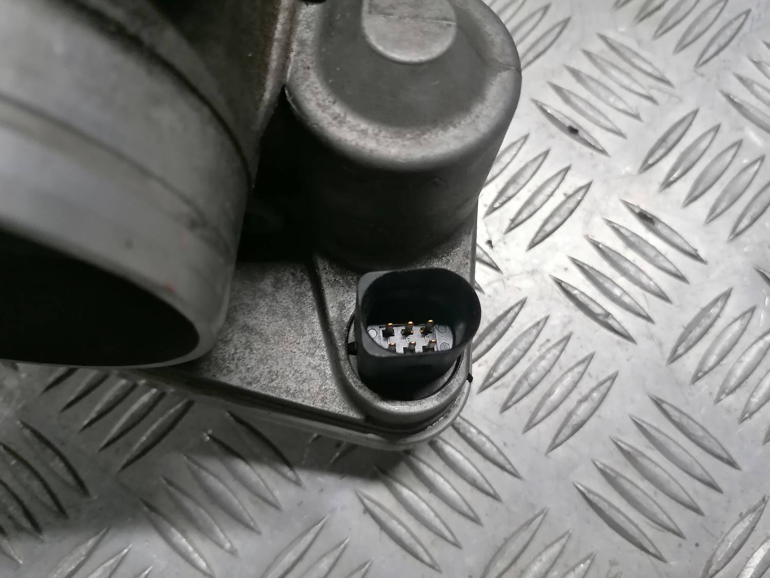 Droseļvārsts priekš VW PHAETON 2003 5 Droseļvārsts priekš VW PHAETON 2003