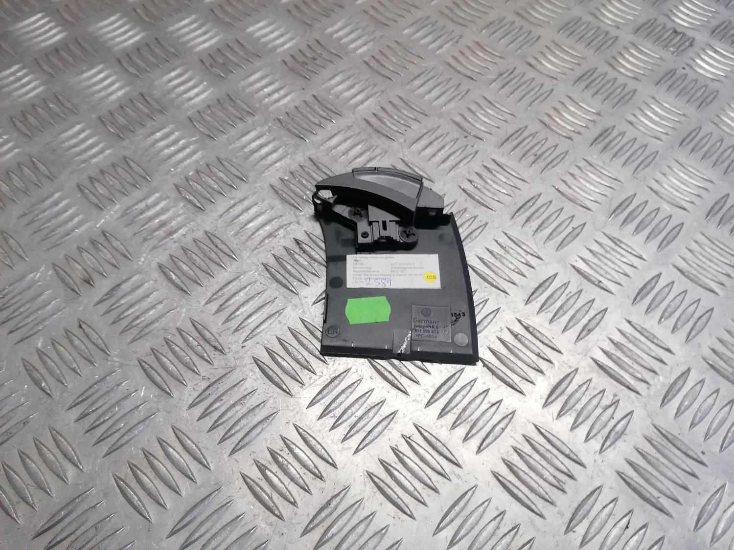 Parkošanās devēju poga priekš VW PHAETON 2003 3 Parkošanās devēju poga priekš VW PHAETON 2003