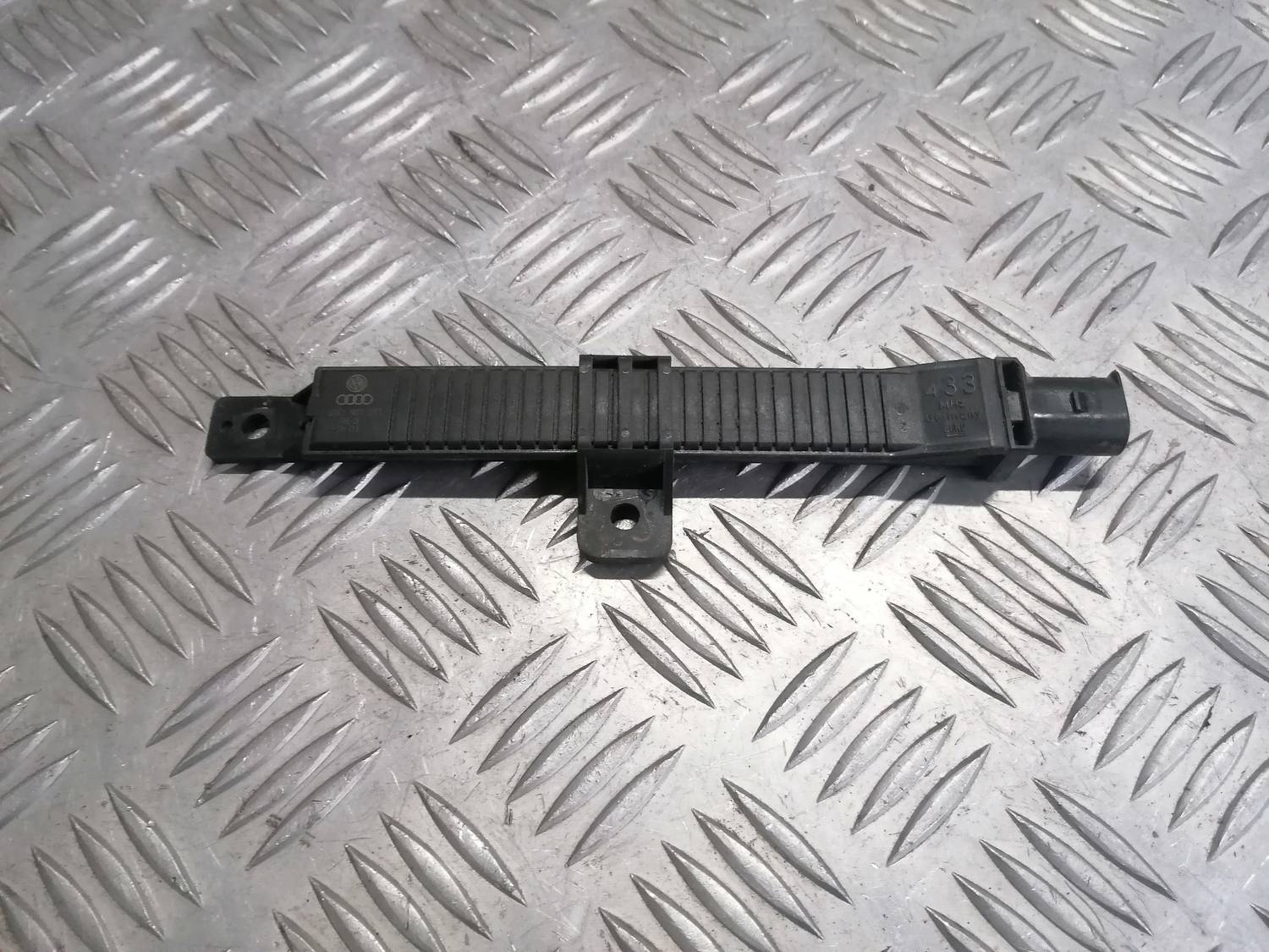 Riepas gaisa spiediena sensors priekš VW PHAETON 2003 2 Riepas gaisa spiediena sensors priekš VW PHAETON 2003