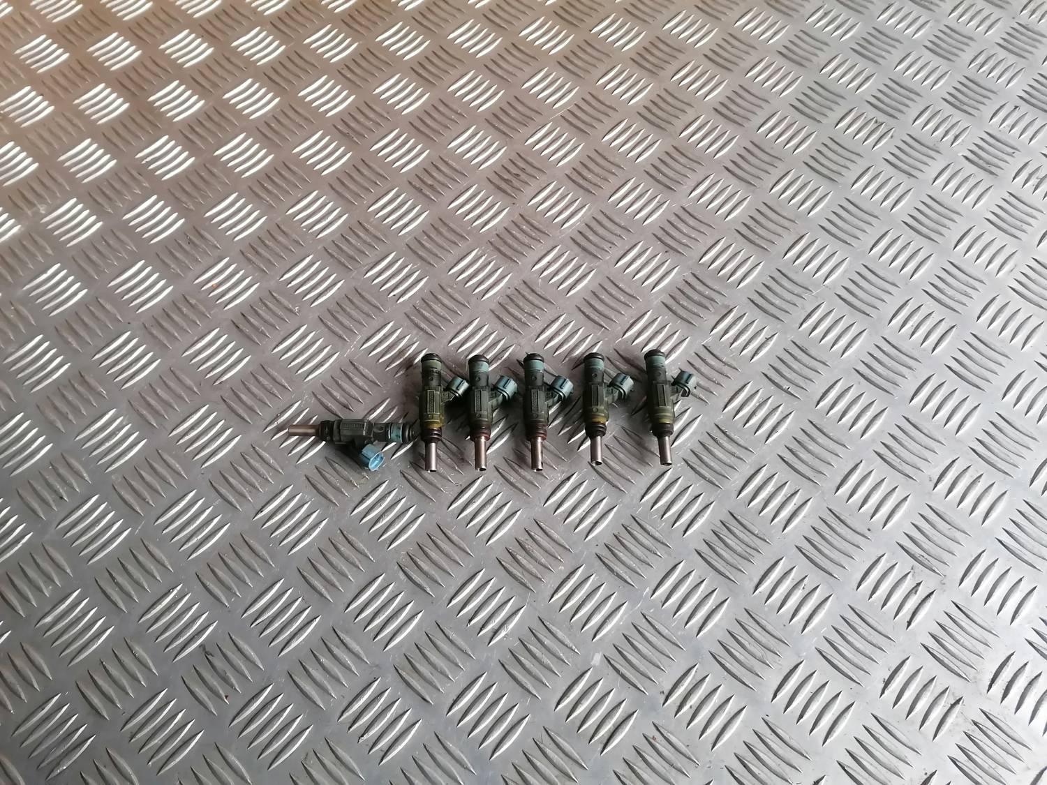 Degvielas smidzinātājs priekš VW PHAETON 2003 2 Degvielas smidzinātājs priekš VW PHAETON 2003