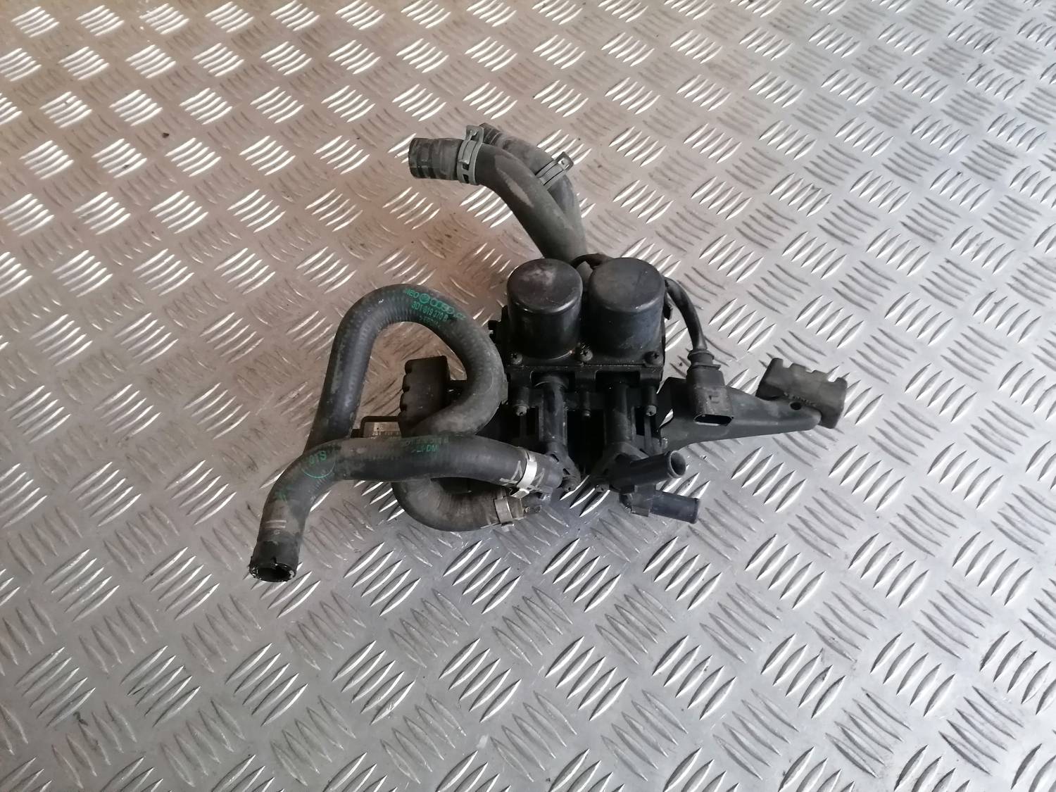 Apsildes radiatora vārsts priekš VW PHAETON 2003 1 Apsildes radiatora vārsts priekš VW PHAETON 2003