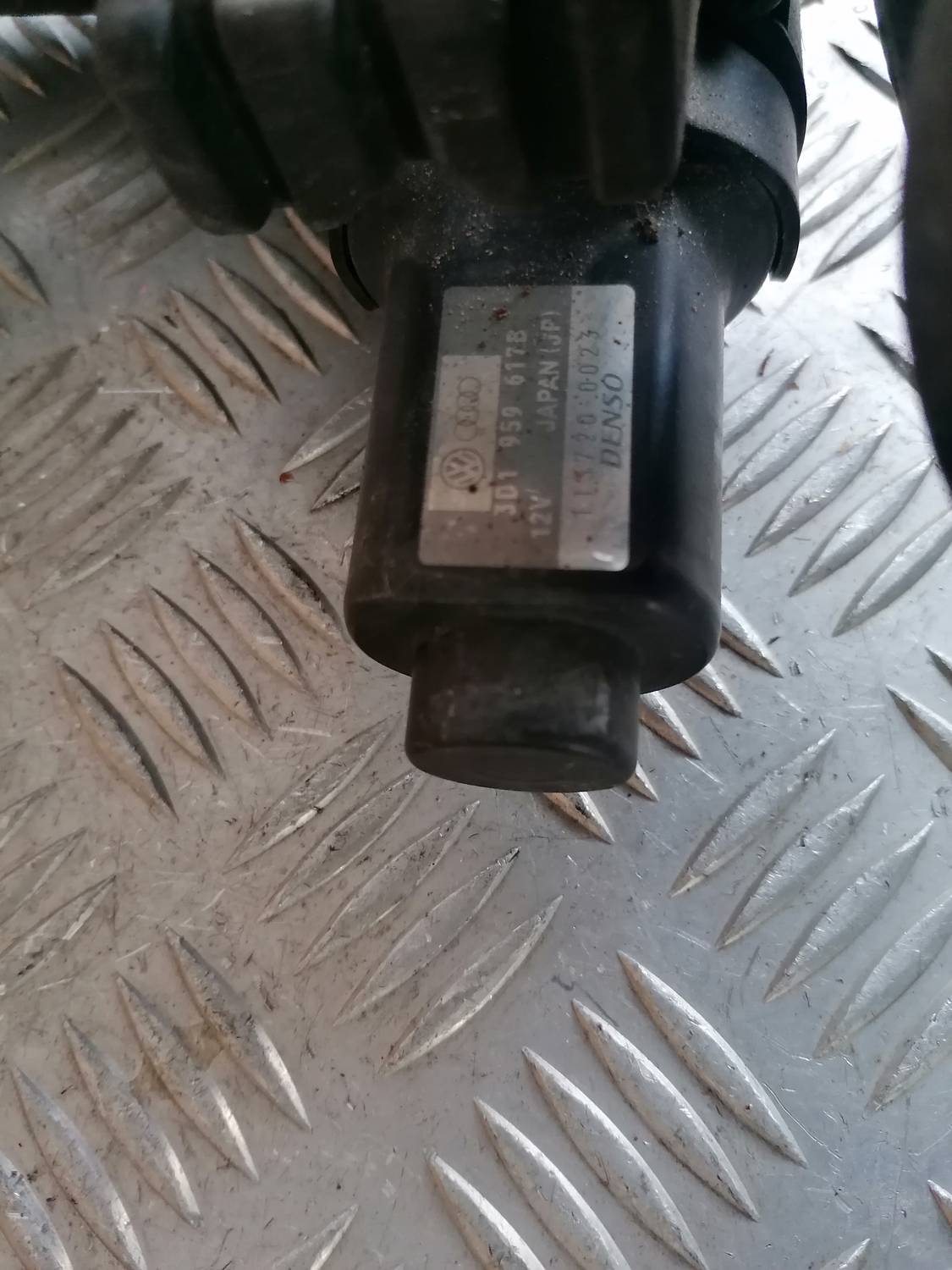 Apsildes radiatora vārsts priekš VW PHAETON 2003 6 Apsildes radiatora vārsts priekš VW PHAETON 2003