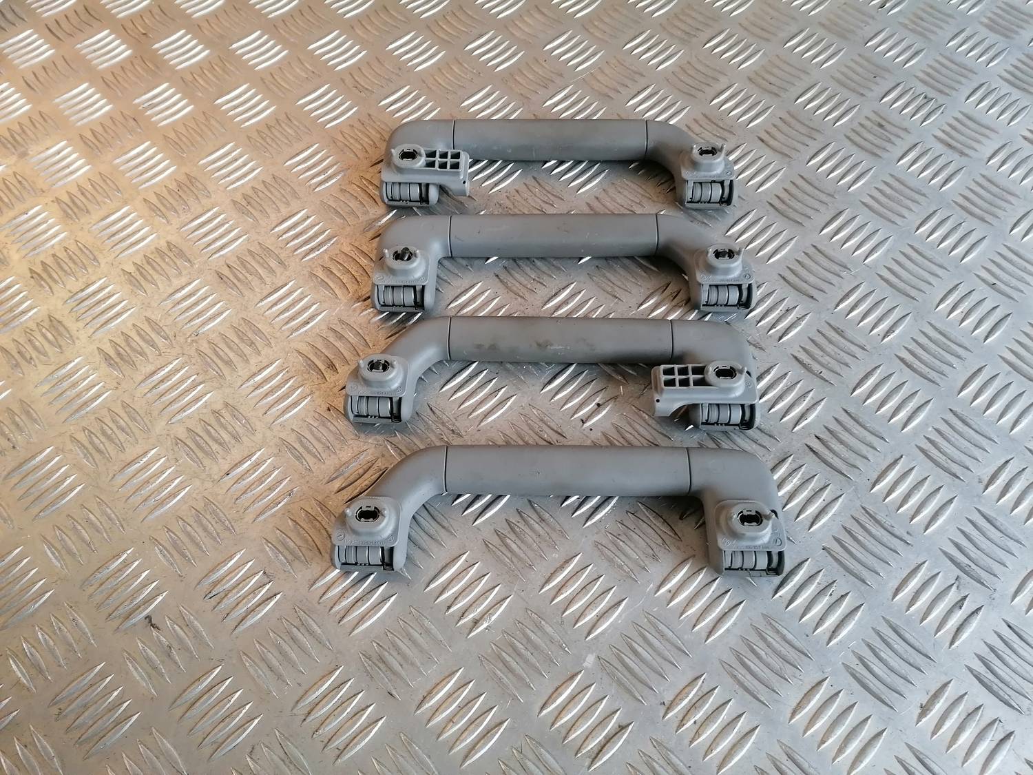 Salona rokturis griestos priekš VW PHAETON 2003 2 Salona rokturis griestos priekš VW PHAETON 2003