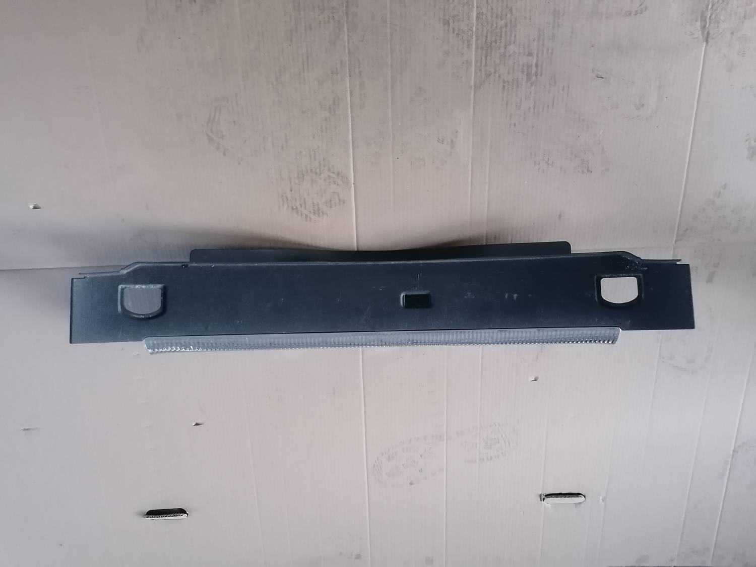 Bagažnieka nodalījuma sliekšņa uzlika priekš VW PHAETON 2003