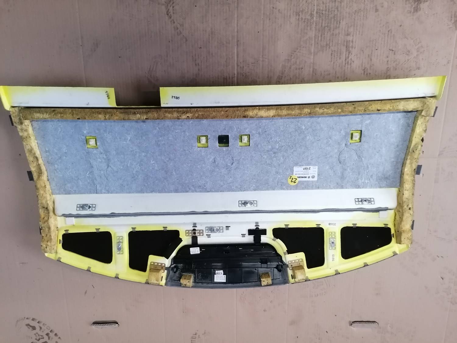 Bagāžnieka nodalījuma plaukts priekš VW PHAETON 2003