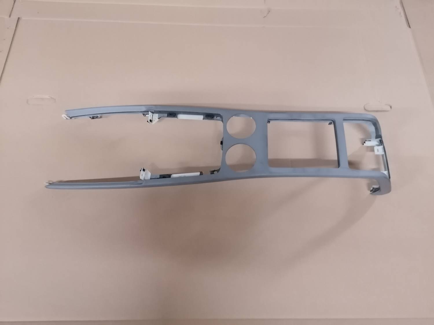 Centrālās konsoles dekoratīvais rāmis priekš VW PHAETON 2003 1 Centrālās konsoles dekoratīvais rāmis priekš VW PHAETON 2003