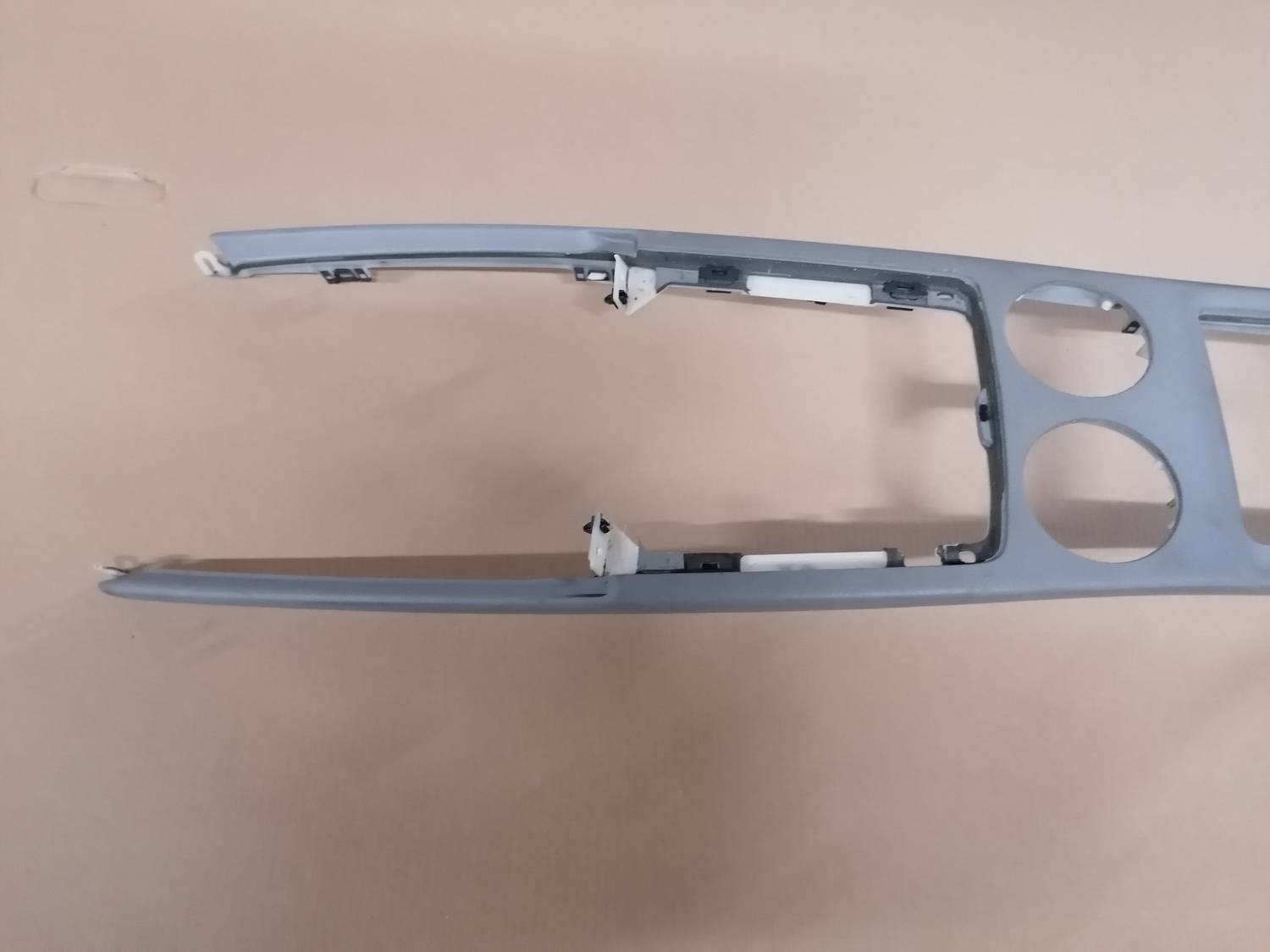 Centrālās konsoles dekoratīvais rāmis priekš VW PHAETON 2003 2 Centrālās konsoles dekoratīvais rāmis priekš VW PHAETON 2003