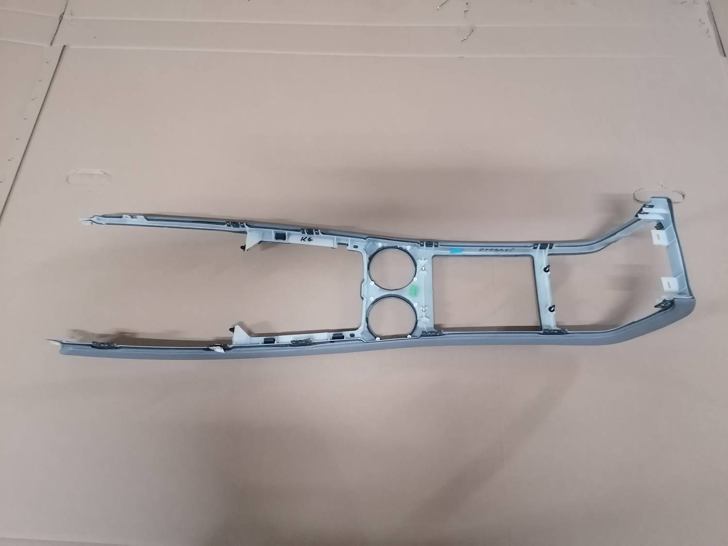 Centrālās konsoles dekoratīvais rāmis priekš VW PHAETON 2003 4 Centrālās konsoles dekoratīvais rāmis priekš VW PHAETON 2003