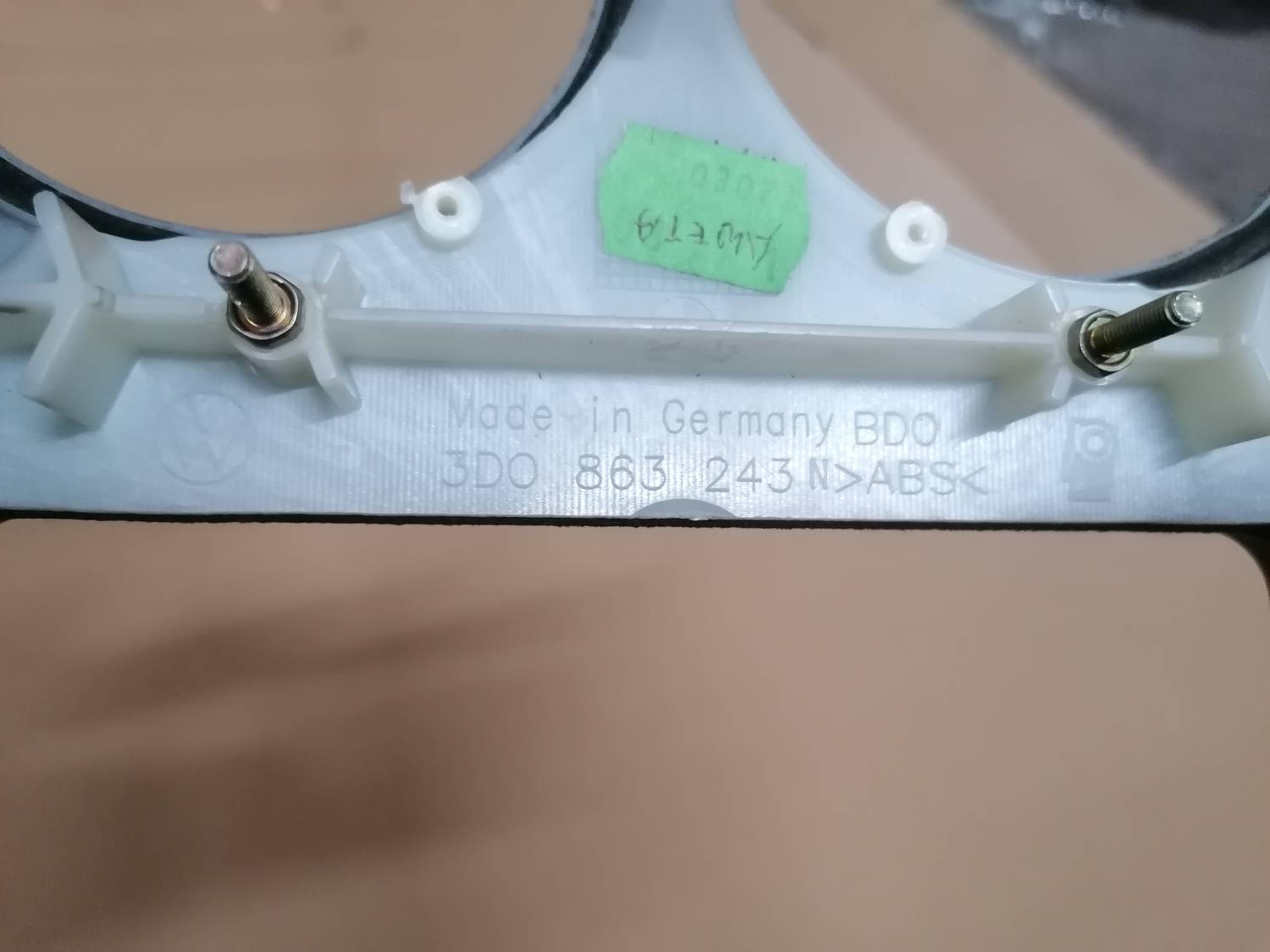 Centrālās konsoles dekoratīvais rāmis priekš VW PHAETON 2003 5 Centrālās konsoles dekoratīvais rāmis priekš VW PHAETON 2003