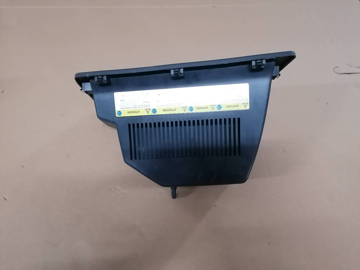 Mantu nodalījums bagāžniekā priekš VW PHAETON 2003 3 Mantu nodalījums bagāžniekā priekš VW PHAETON 2003