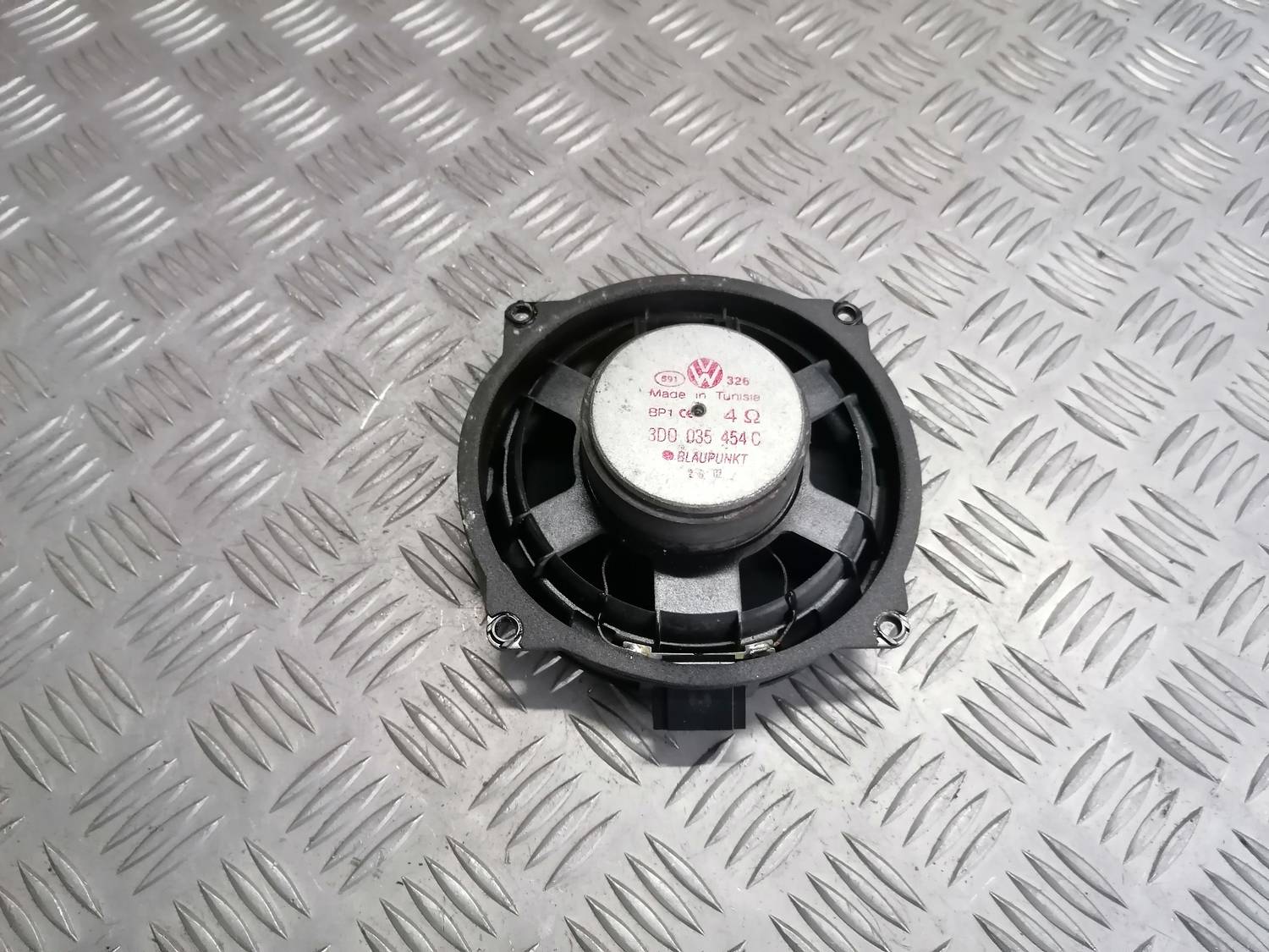 Durvju skaļrunis, apakšā priekš VW PHAETON 2003