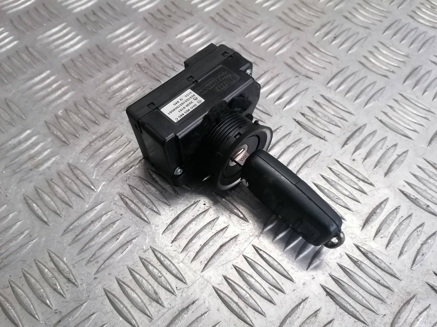 Aizdedzes slēdzene priekš VW PHAETON 2003 2 Aizdedzes slēdzene priekš VW PHAETON 2003