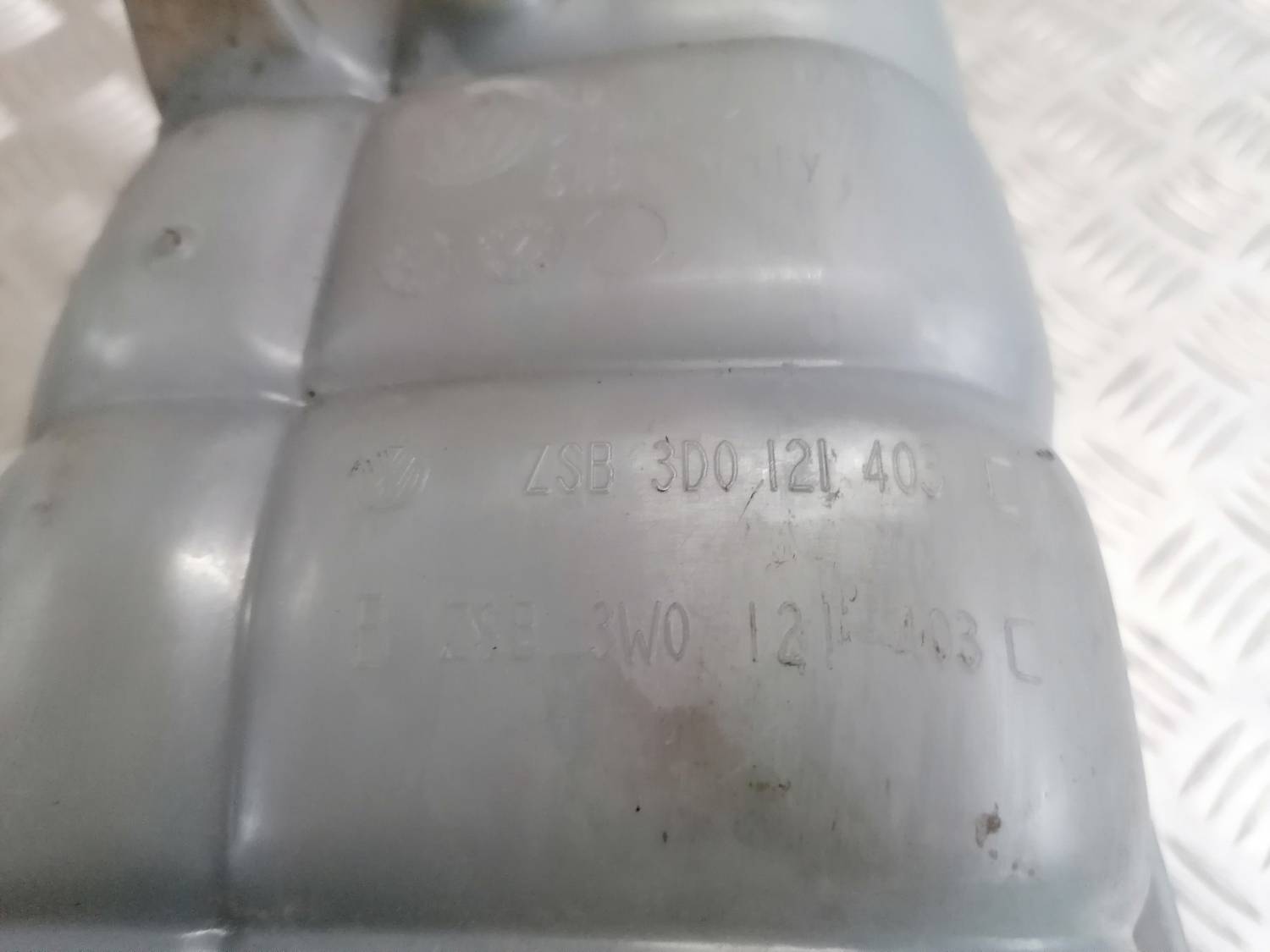 Dzesēšanas šķidruma tvertne priekš VW PHAETON 2003 6 Dzesēšanas šķidruma tvertne priekš VW PHAETON 2003