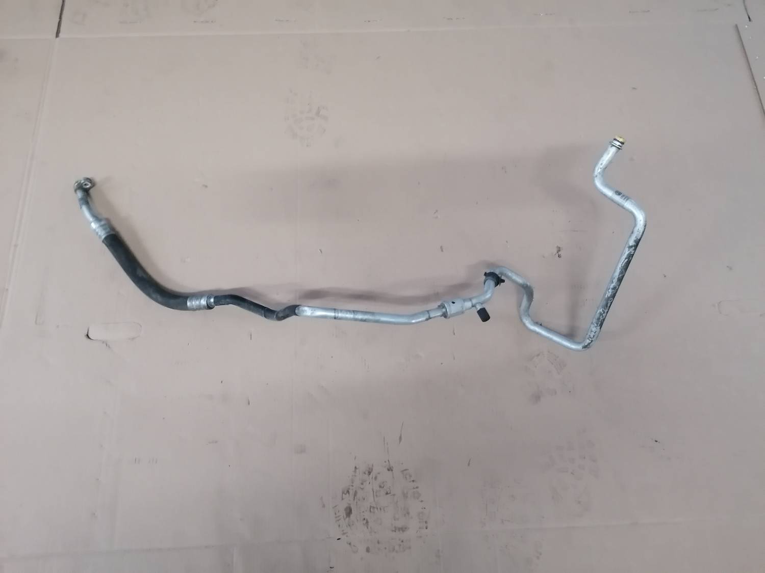 Gaisa kondicioniera galvenā caurule priekš VW PHAETON 2003