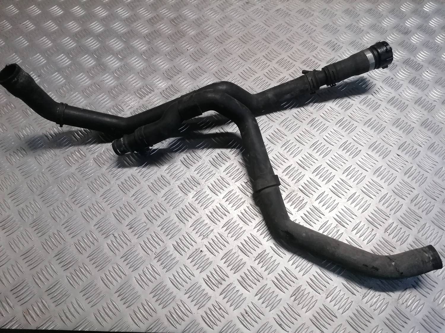 Dzesēšanas caurules priekš VW PHAETON 2003