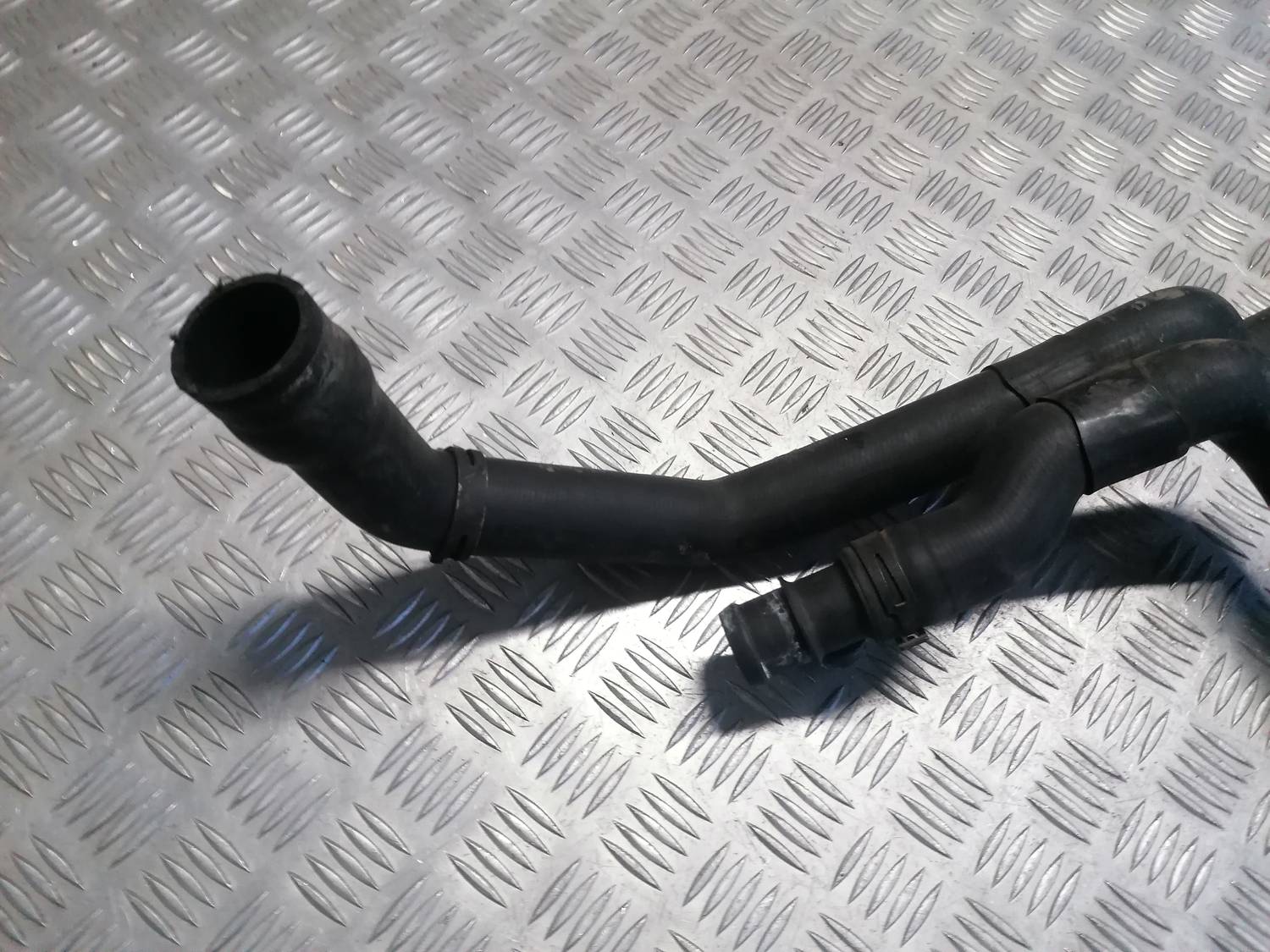 Dzesēšanas caurules priekš VW PHAETON 2003