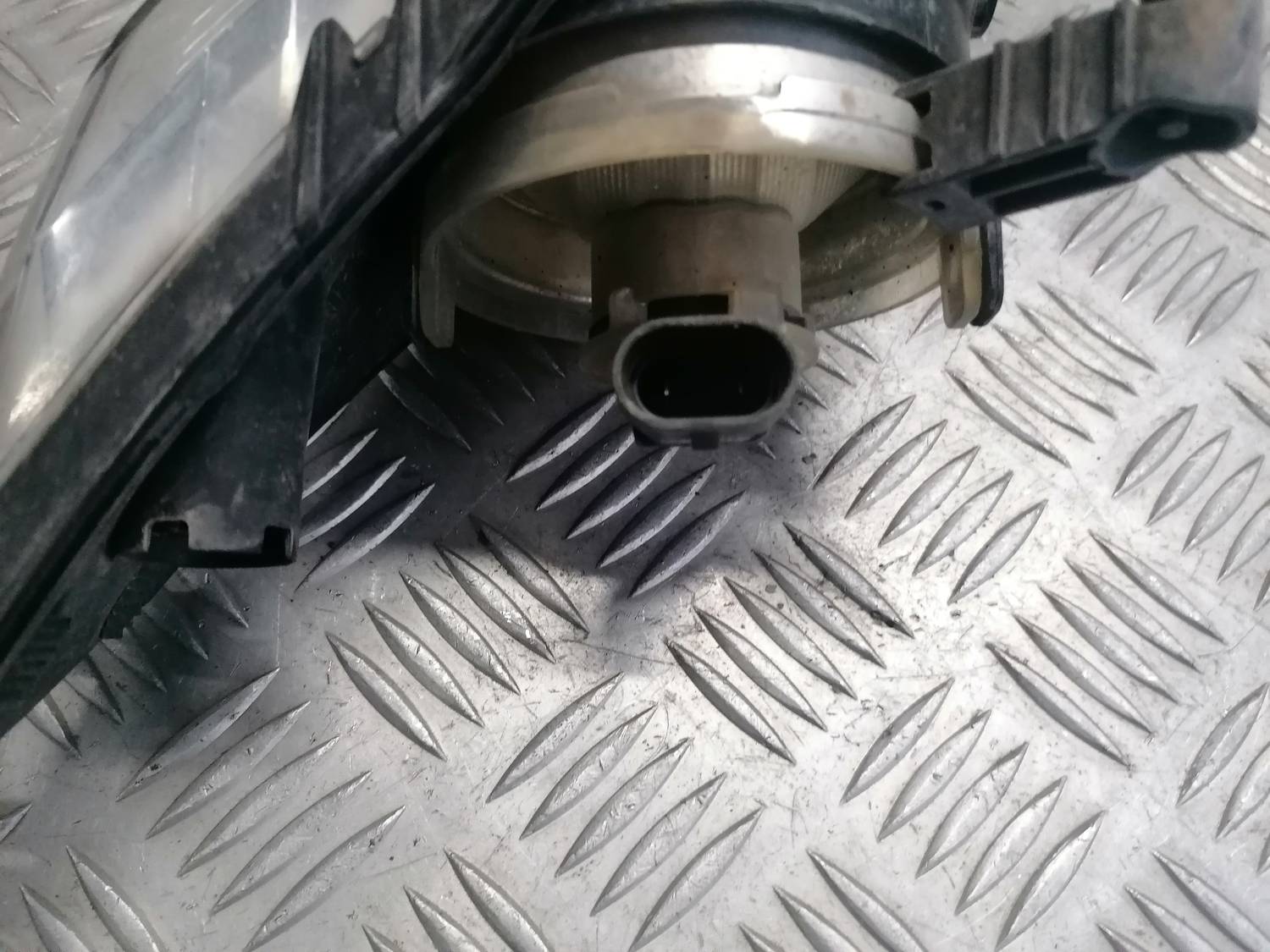 Miglas lukturis priekšā labajā pusē priekš OPEL INSIGNIA SPORTS TOURER 2013 4 Miglas lukturis priekšā labajā pusē priekš OPEL INSIGNIA SPORTS TOURER 2013