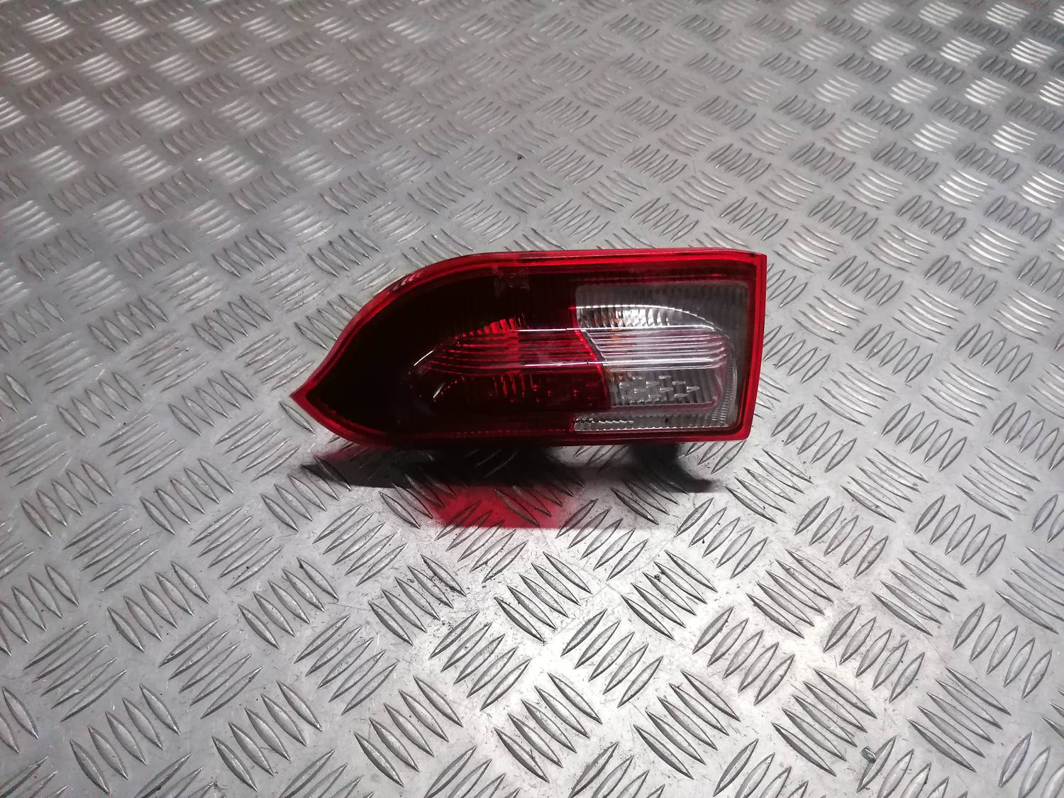 Aizmugurējais labais lukturis priekš OPEL INSIGNIA SPORTS TOURER 2013 1 Aizmugurējais labais lukturis priekš OPEL INSIGNIA SPORTS TOURER 2013