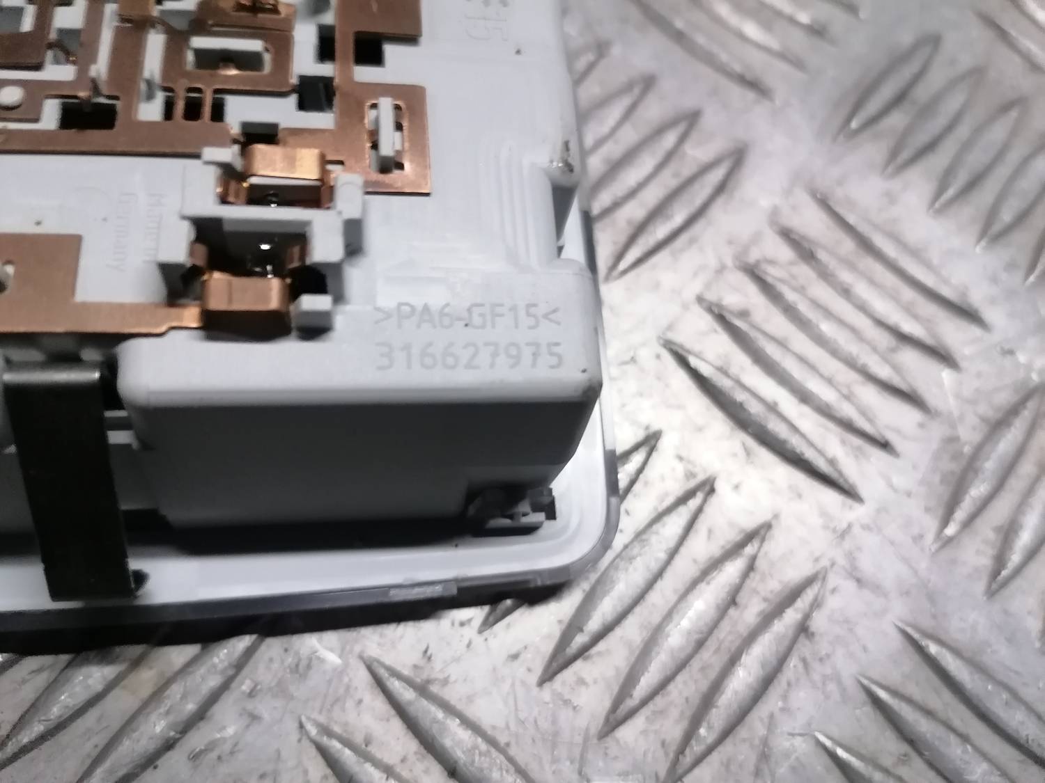 Aizmugurējo sēdvietu apgaismojums priekš OPEL INSIGNIA SPORTS TOURER 2013