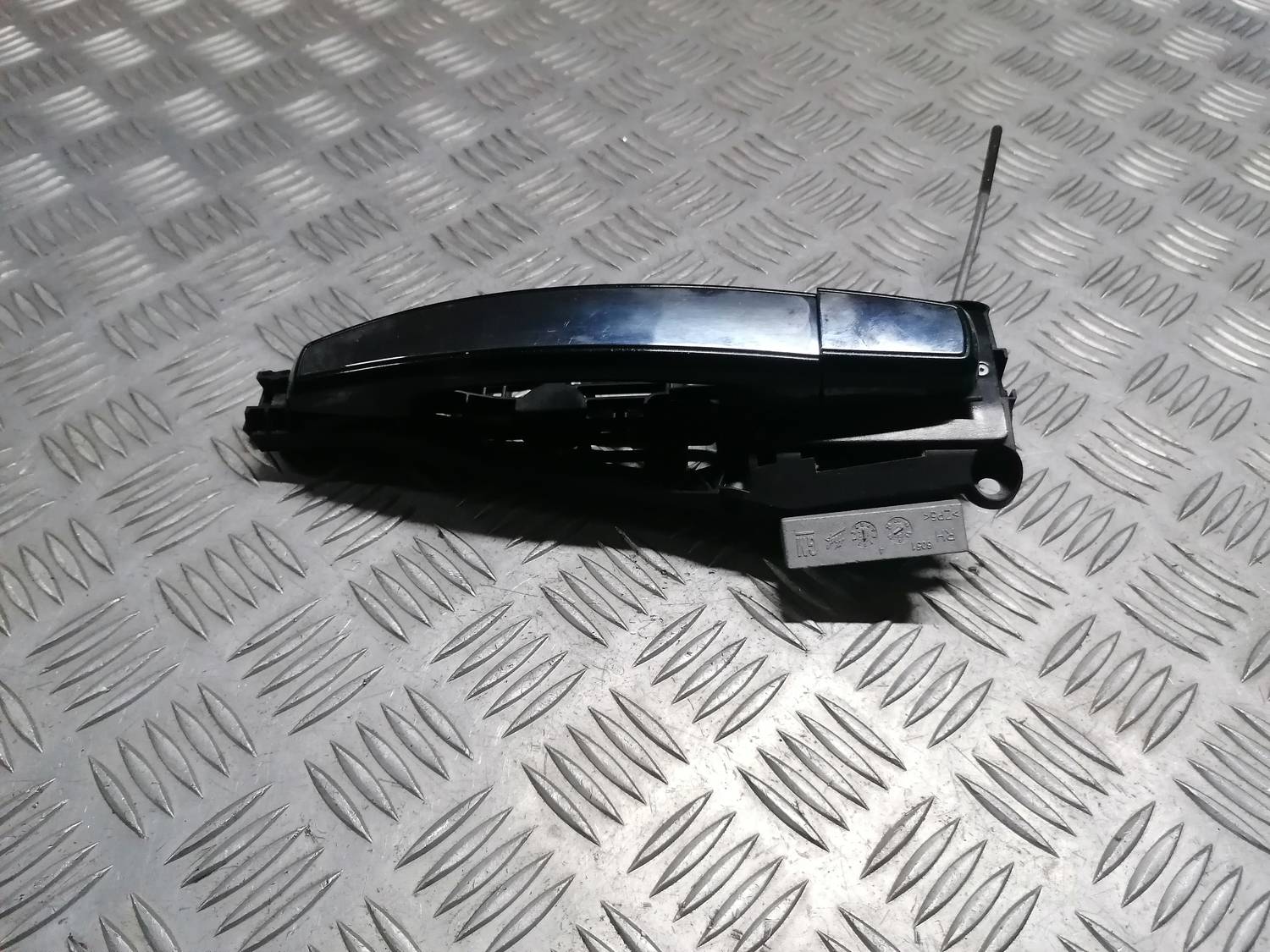 Priekšējāis labais durvju rokturis priekš OPEL INSIGNIA SPORTS TOURER 2013