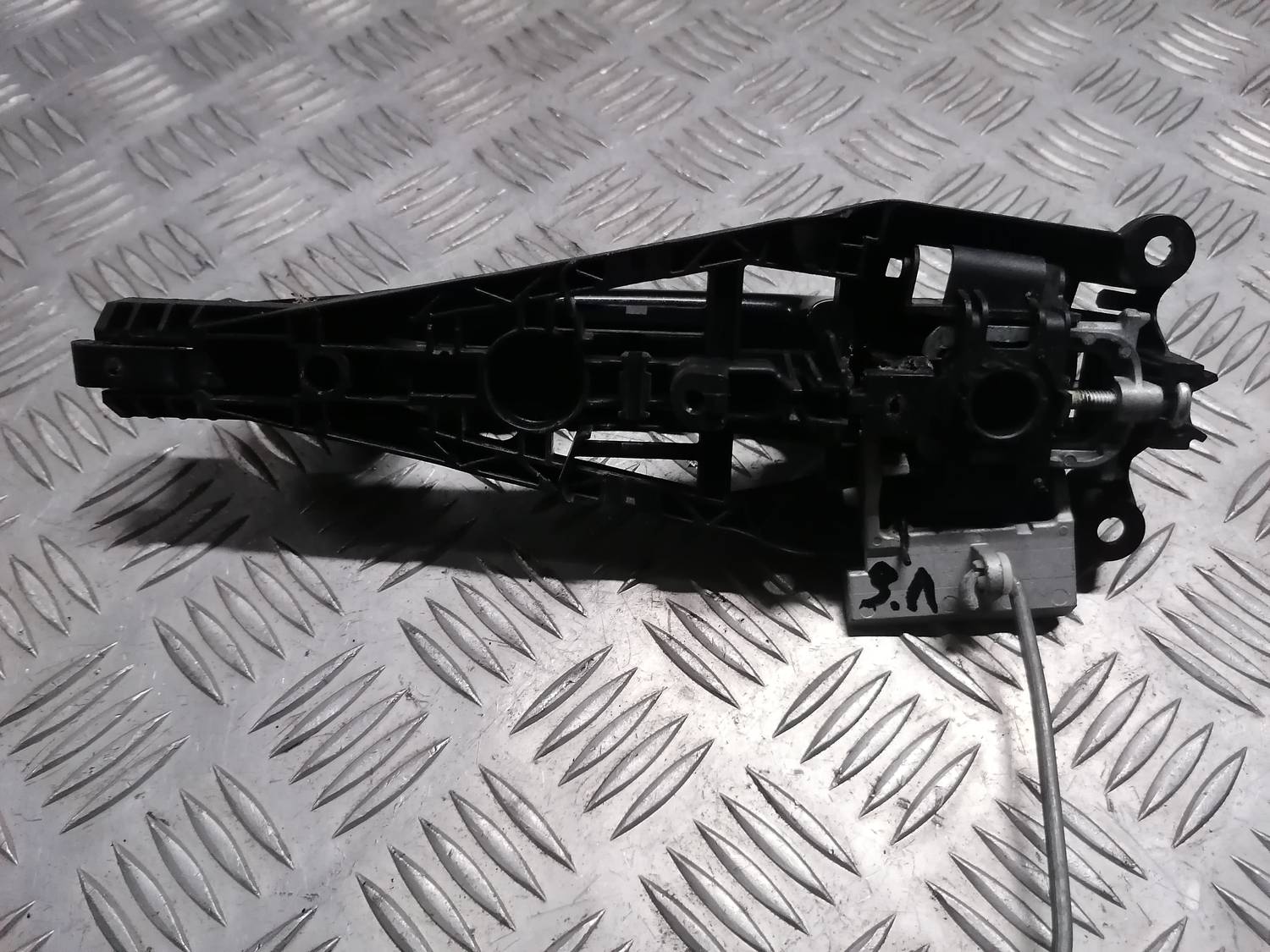 Aizmugurējais kreisais durvju rokturis priekš OPEL INSIGNIA SPORTS TOURER 2013