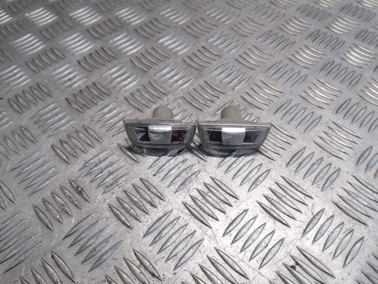 Pagrieziena signala lukturis priekš OPEL INSIGNIA SPORTS TOURER 2013 1 Pagrieziena signala lukturis priekš OPEL INSIGNIA SPORTS TOURER 2013