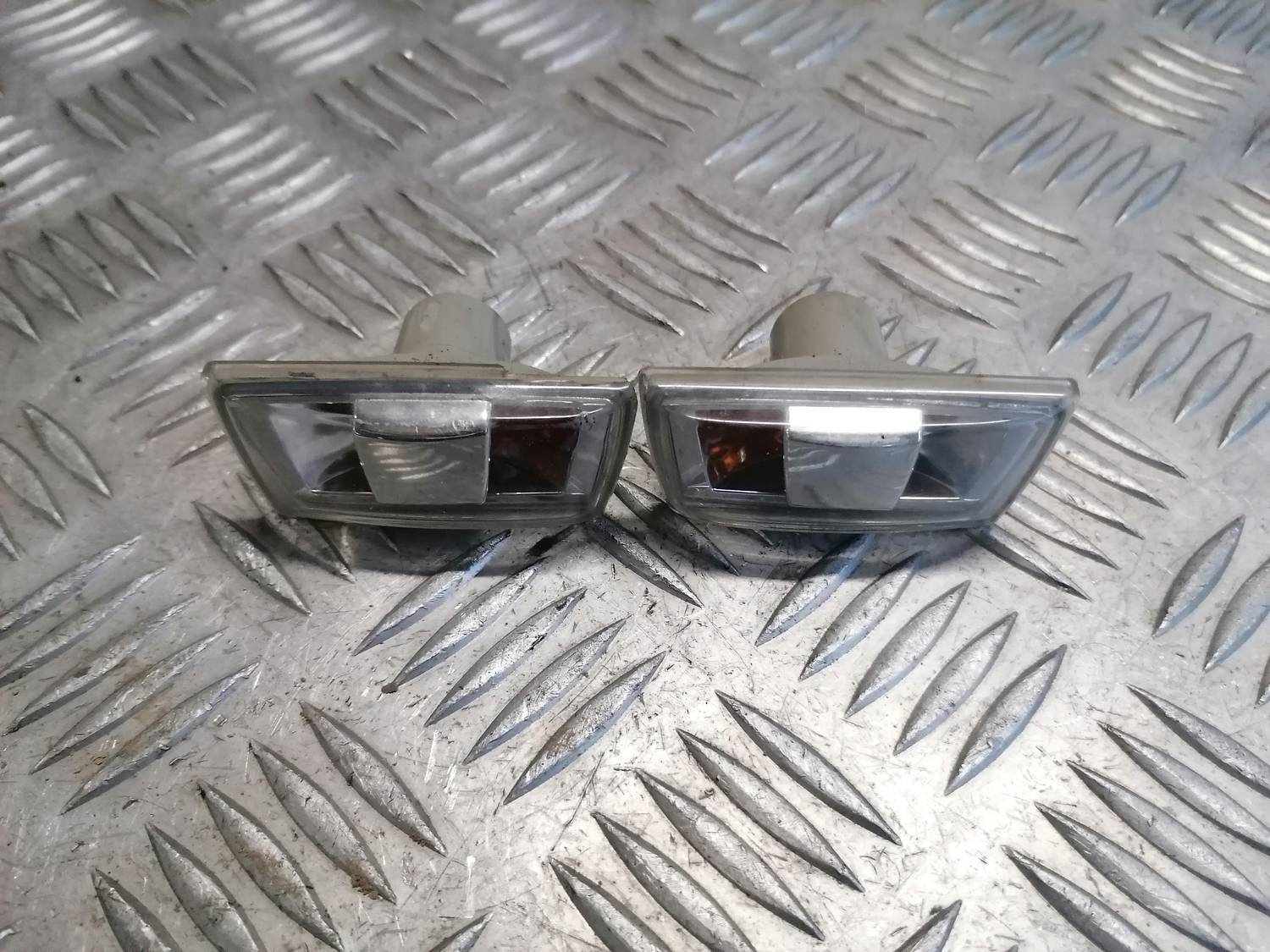 Pagrieziena signala lukturis priekš OPEL INSIGNIA SPORTS TOURER 2013 2 Pagrieziena signala lukturis priekš OPEL INSIGNIA SPORTS TOURER 2013