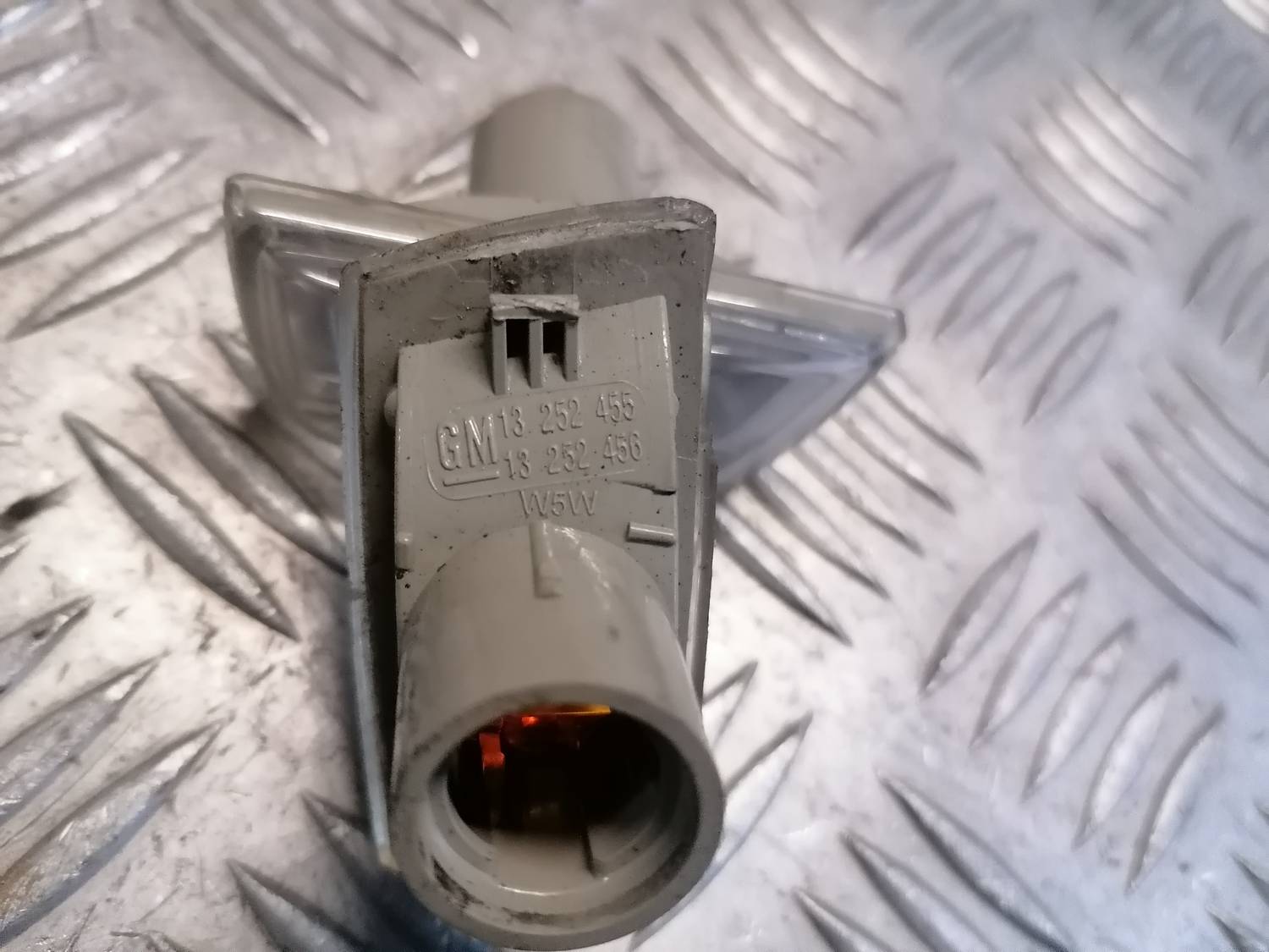 Pagrieziena signala lukturis priekš OPEL INSIGNIA SPORTS TOURER 2013 3 Pagrieziena signala lukturis priekš OPEL INSIGNIA SPORTS TOURER 2013