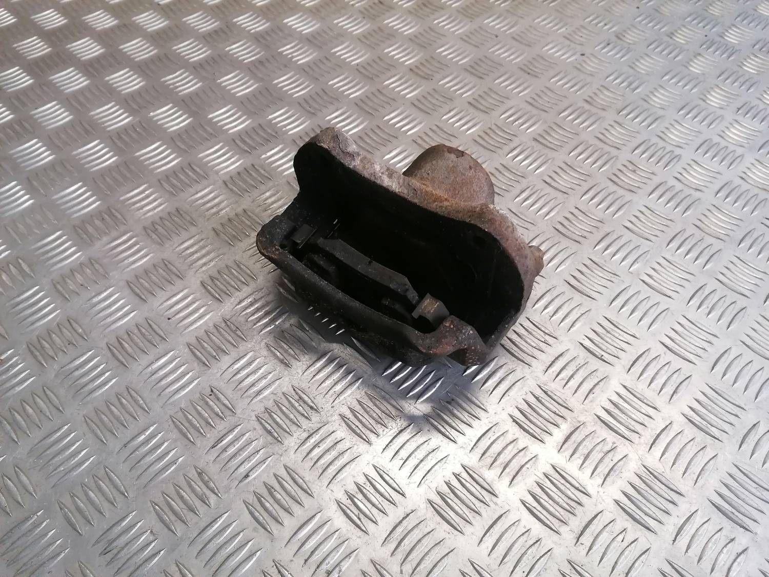 Priekšējais labais suports priekš OPEL INSIGNIA SPORTS TOURER 2013