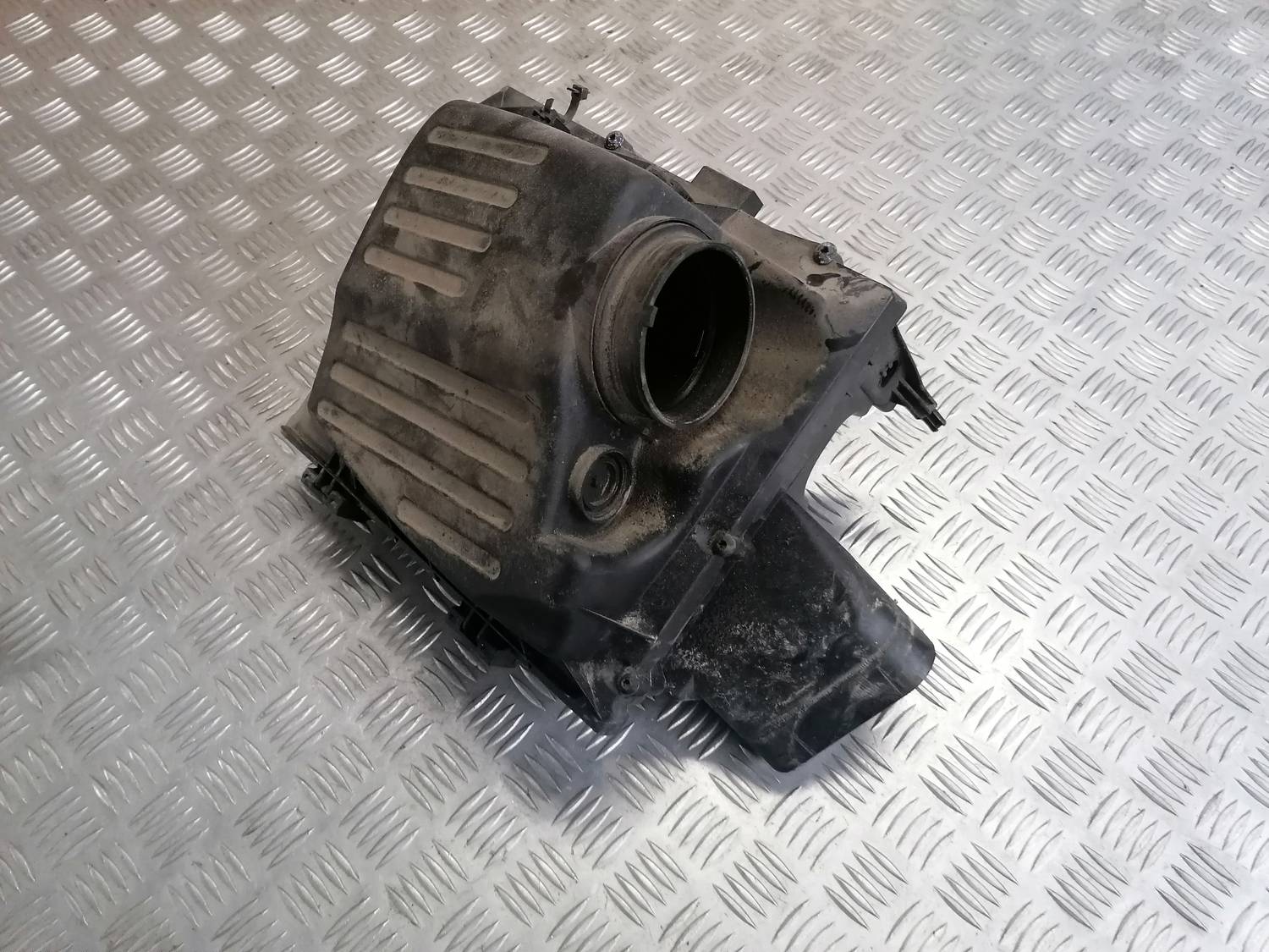 Gaisa filtra korpuss priekš OPEL INSIGNIA SPORTS TOURER 2013 1 Gaisa filtra korpuss priekš OPEL INSIGNIA SPORTS TOURER 2013