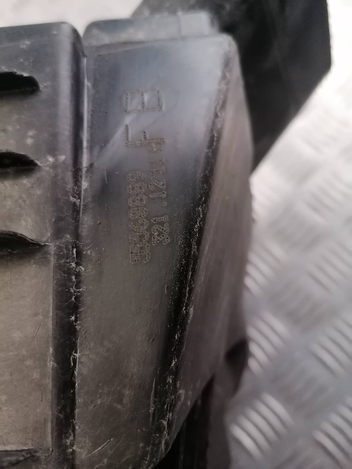 Gaisa filtra korpuss priekš OPEL INSIGNIA SPORTS TOURER 2013 4 Gaisa filtra korpuss priekš OPEL INSIGNIA SPORTS TOURER 2013