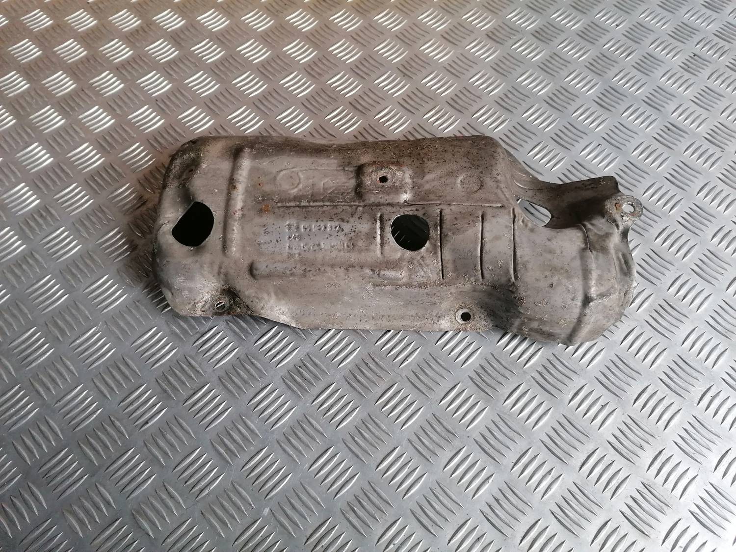 Izpūtēja sistēmas karstuma aizsargs priekš OPEL INSIGNIA SPORTS TOURER 2013