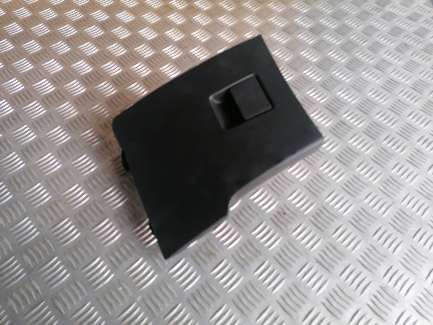 Mantu glabāšanas nodalījums vadītāja pusē priekš OPEL INSIGNIA SPORTS TOURER 2013