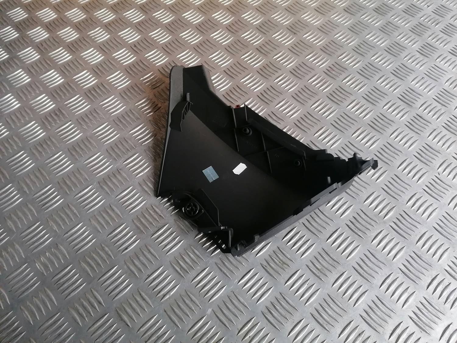 Mērinstrumentu paneļa apakšēja apdare priekš OPEL INSIGNIA SPORTS TOURER 2013