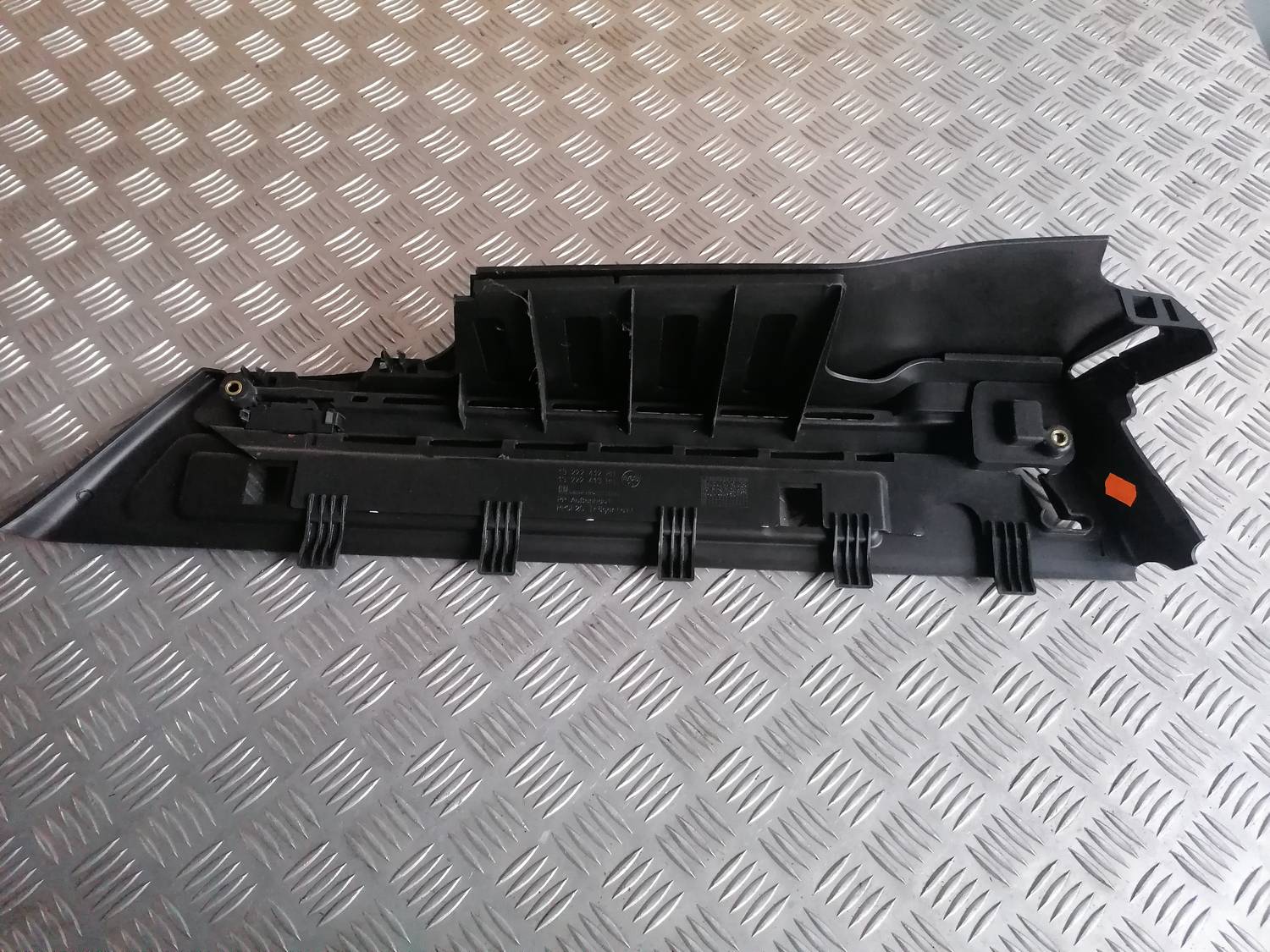 Bagāžnieka žalūziju sliedes priekš OPEL INSIGNIA SPORTS TOURER 2013 3 Bagāžnieka žalūziju sliedes priekš OPEL INSIGNIA SPORTS TOURER 2013